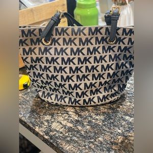 Michael KORS bag- shoulder tote
